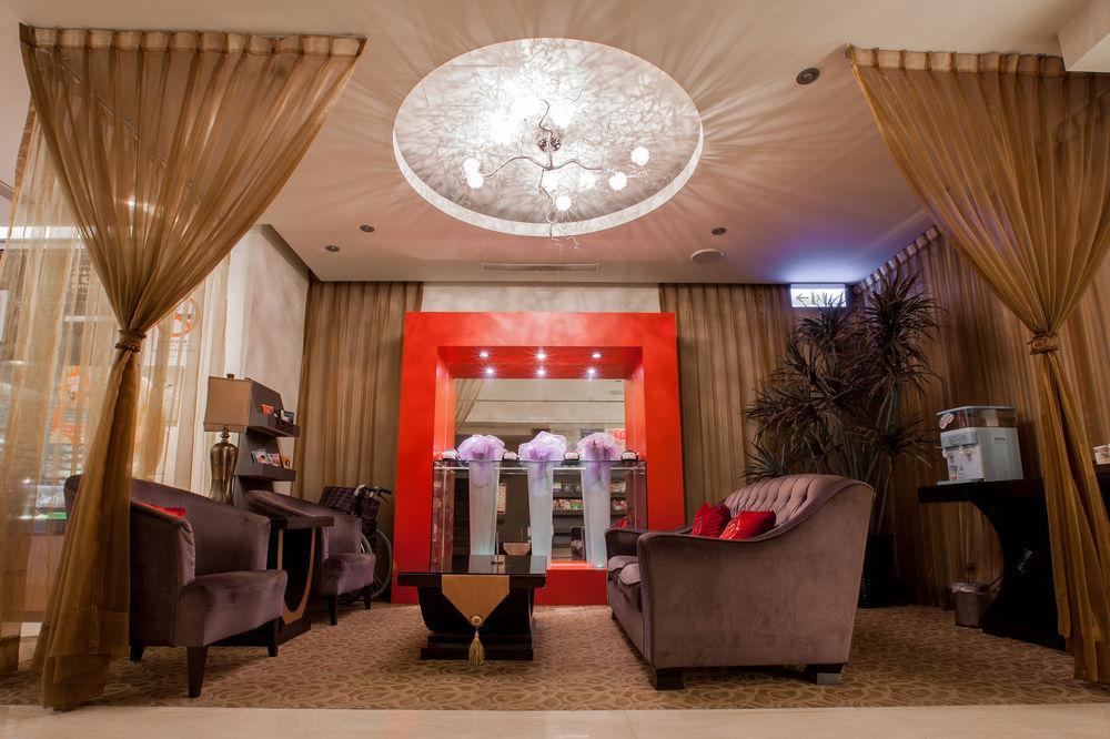 Mila Hotel Taichung Buitenkant foto
