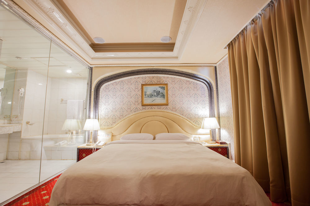 Mila Hotel Taichung Buitenkant foto