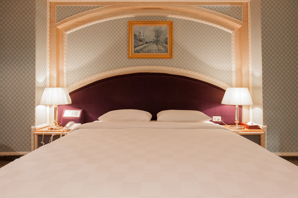 Mila Hotel Taichung Buitenkant foto