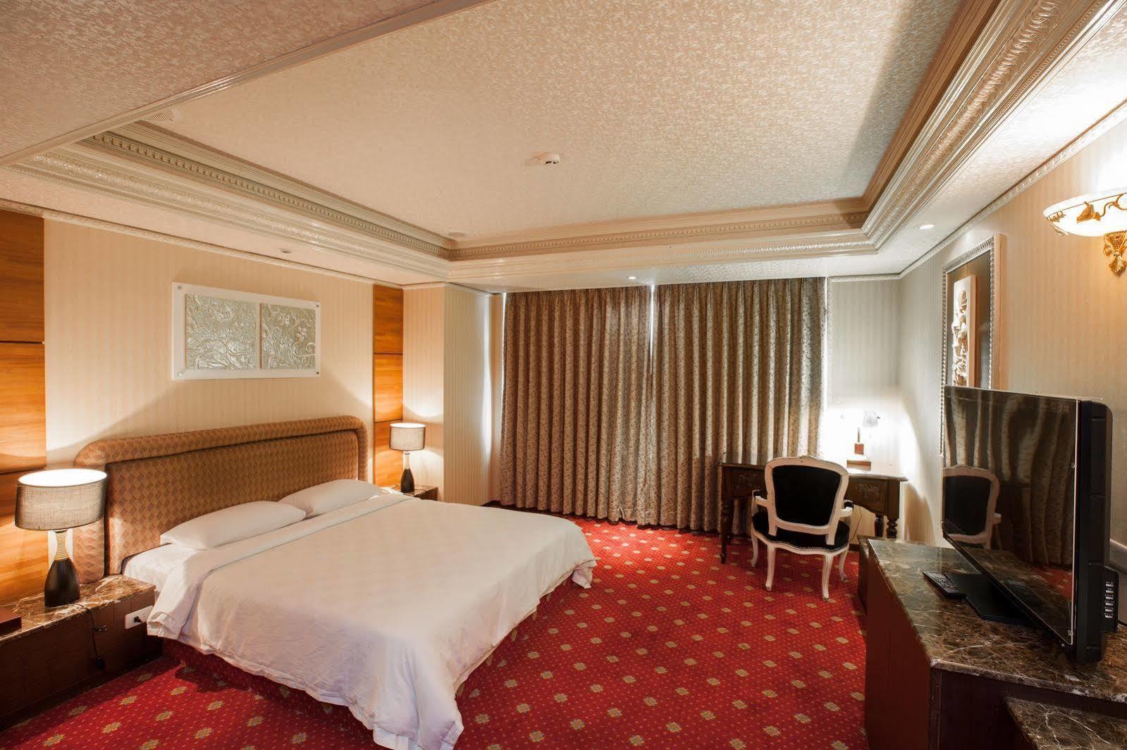 Mila Hotel Taichung Buitenkant foto
