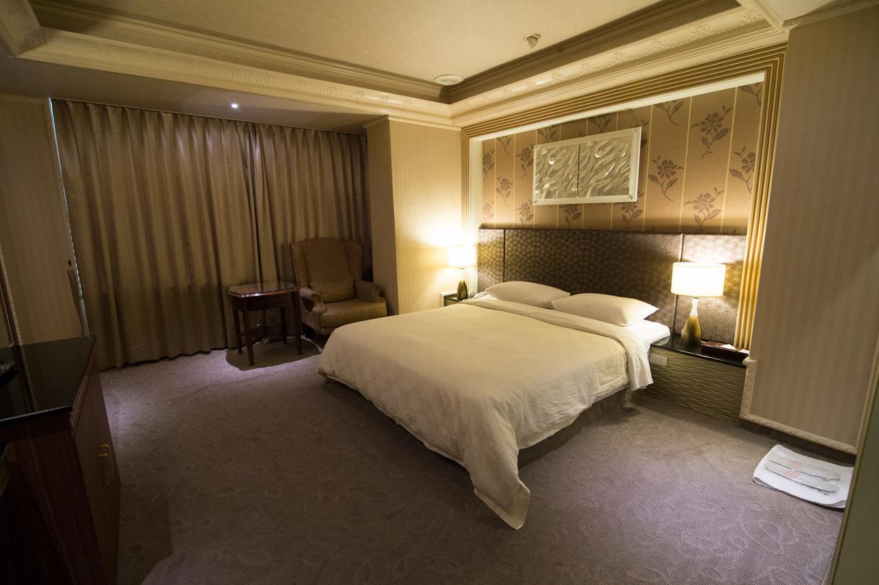 Mila Hotel Taichung Buitenkant foto