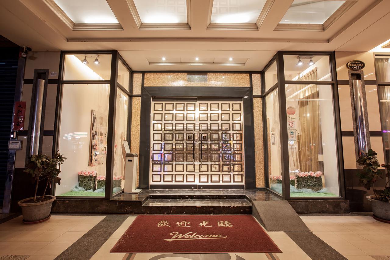Mila Hotel Taichung Buitenkant foto