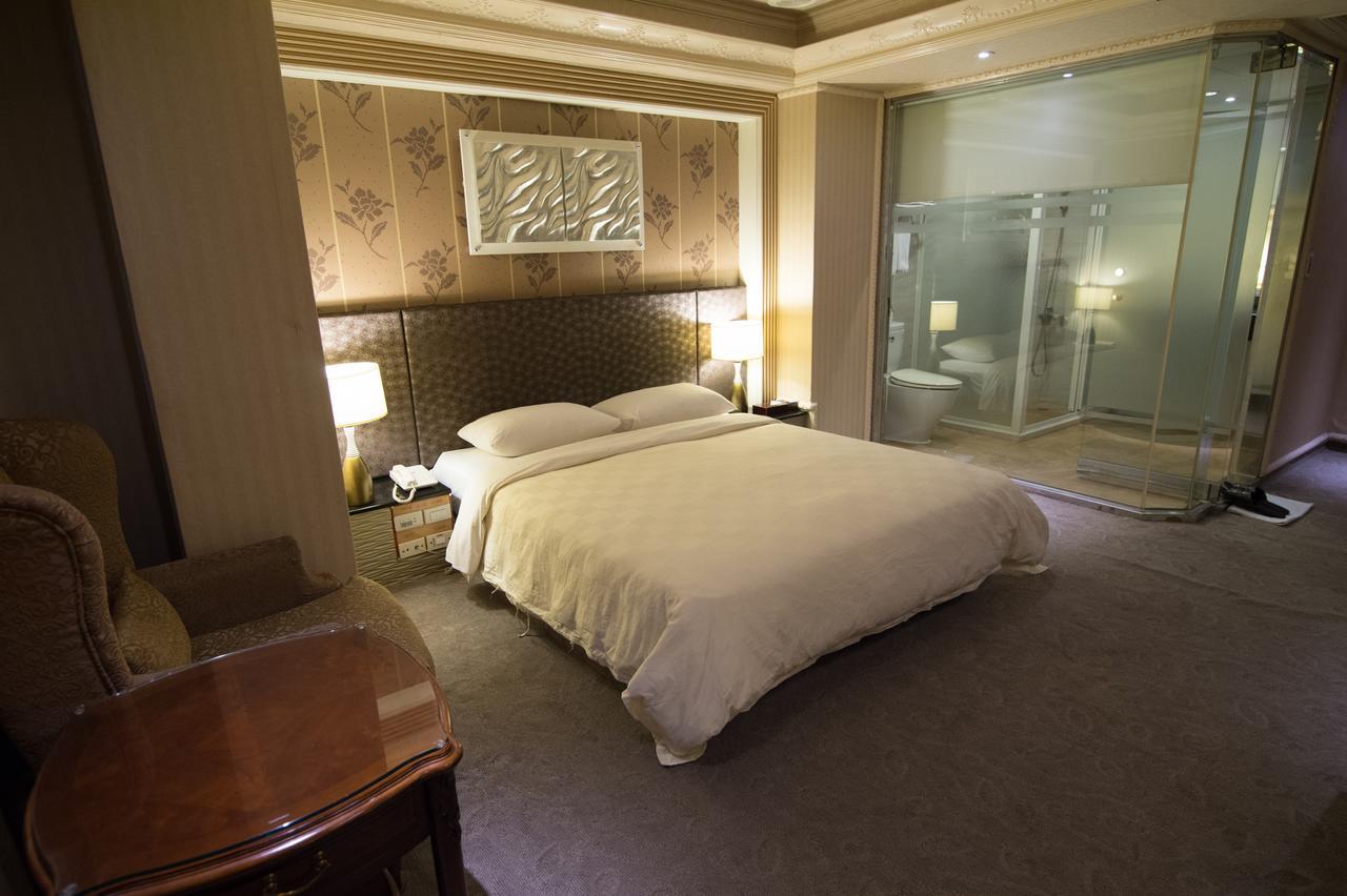 Mila Hotel Taichung Buitenkant foto