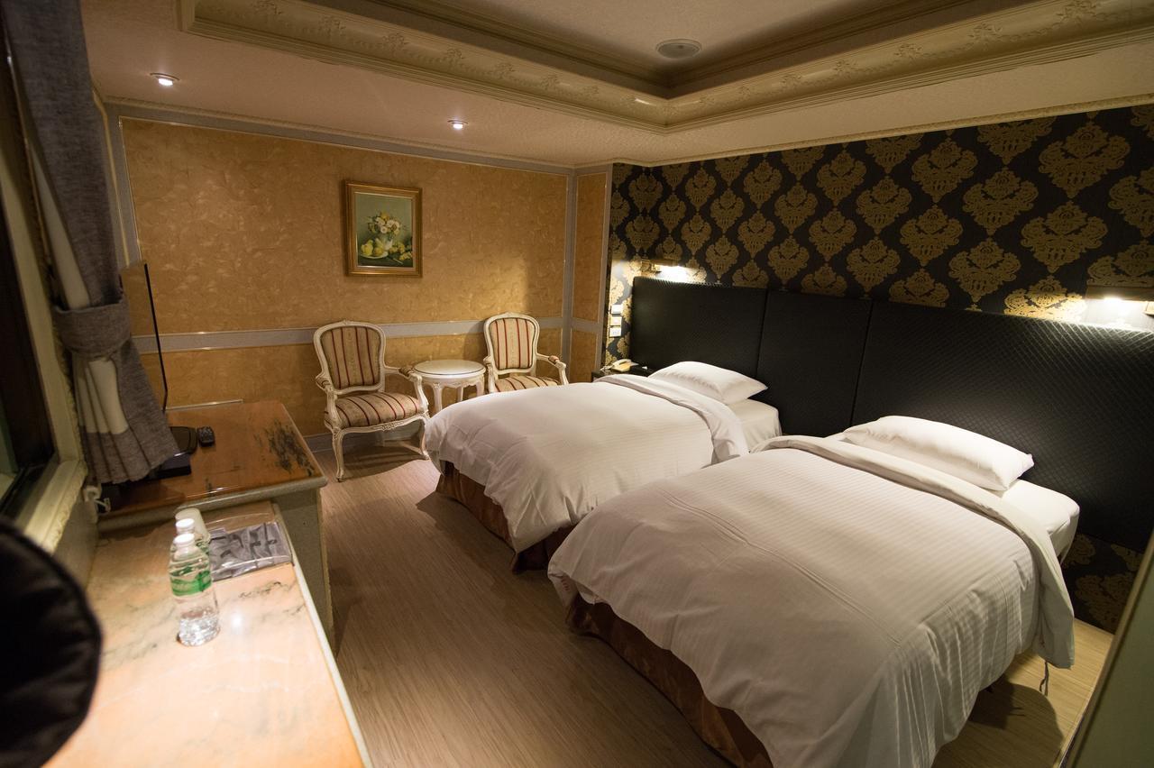 Mila Hotel Taichung Buitenkant foto