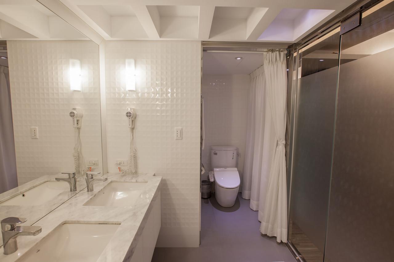 Mila Hotel Taichung Buitenkant foto