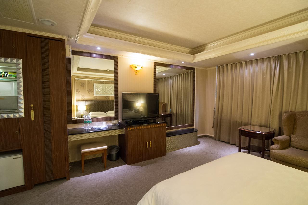 Mila Hotel Taichung Buitenkant foto