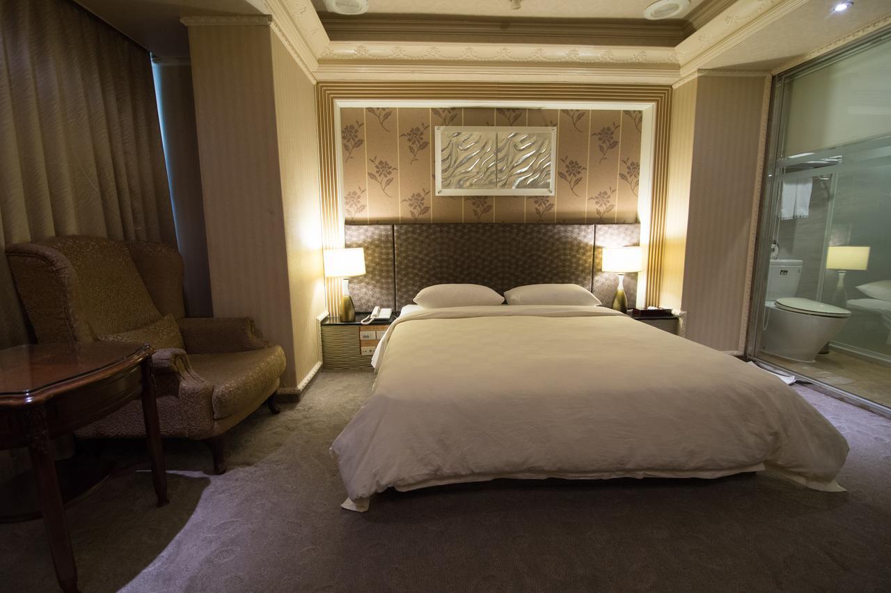 Mila Hotel Taichung Buitenkant foto