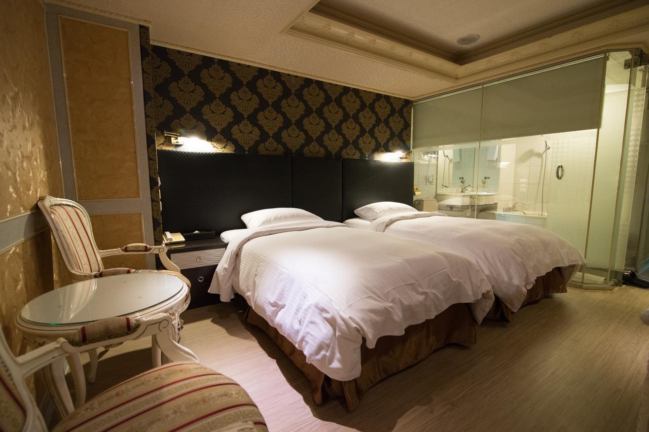 Mila Hotel Taichung Buitenkant foto