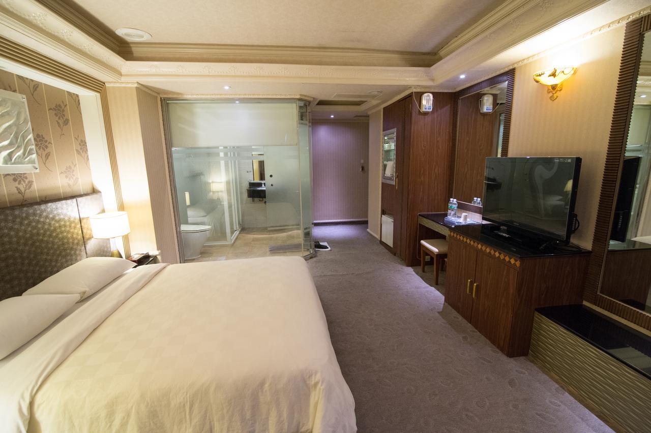 Mila Hotel Taichung Buitenkant foto