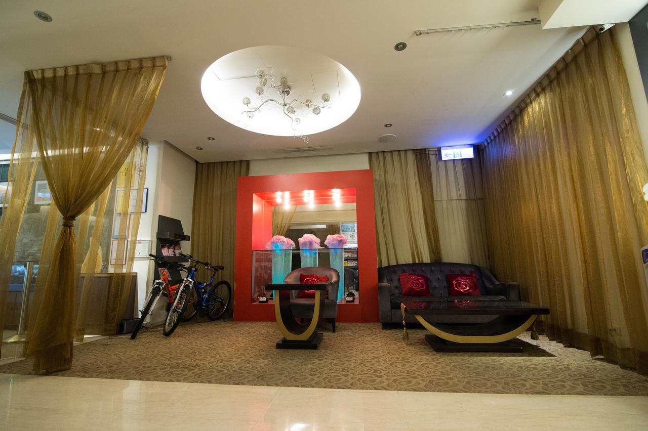 Mila Hotel Taichung Buitenkant foto